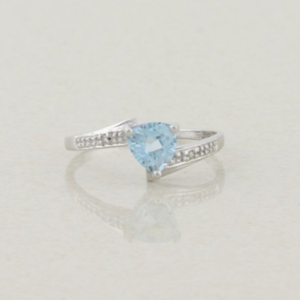 10k White Gold Natural Sky Blue Topaz Ring Size 7 1/4